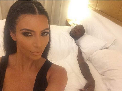 Kim Kardashian Divorce: Kanye West Bedroom Selfie Fights Rumors of Emotional Neglect and Jealous Behavior (PHOTO)