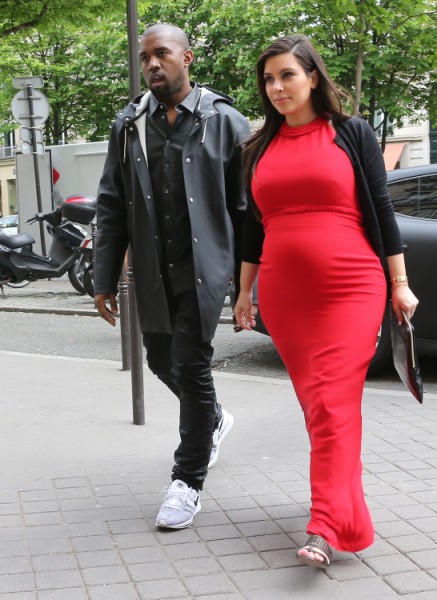 Kim Kardashian Won't Let Kanye West Desert Her, Taking Newborn Baby On Tour 0517