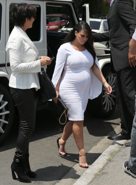 Kim Kardashian Flies To Paris To Deliver - Is Kanye West Keeping Baby Away From Kardashians? 0520