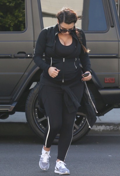 Kim Kardashian Furious Kanye West Deserting Baby To Go On Tour 0516