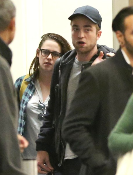 Kristen Stewart, Robert Pattinson House Hunting By His Family Because Of Cheating Scandal 0106