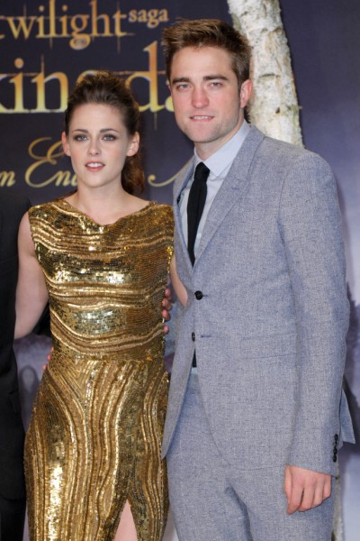 Kristen Stewart Engagement Ring Being Designed, Will Wedding To Robert Pattinson Be Soon? 1214