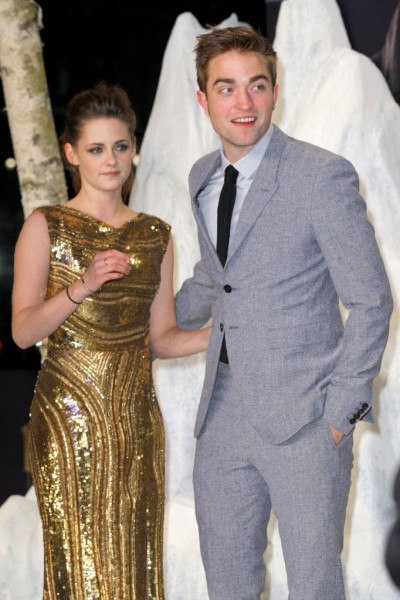 Kristen Stewart Struggles To Make Robert Pattinson Love Her 1130