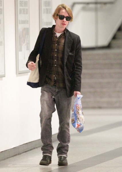 Macaulay Culkin Clean And Sober Looking For Once, Trying To Win Mila Kunis Back? 0113