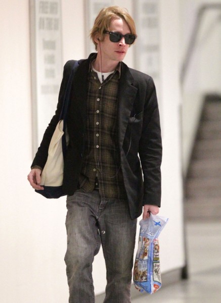 Macaulay Culkin Clean And Sober Looking For Once, Trying To Win Mila Kunis Back? 0113