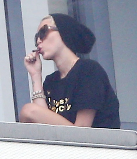 Miley Cyrus Smokes Weed On Balcony, Trying To Be Jennifer Lawrence For Liam Hemsworth? (Photos) 0407