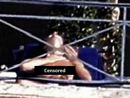 Kate Middleton Baby Bump Bikini Photos Bought For $150K, Is The Palace Making The Scandal? 0213