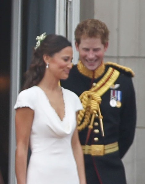 Prince Harry Makes Fun Of Wifey Pippa Middleton's Book! 1023
