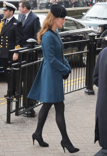 Queen Elizabeth Forcing Kate Middleton To Work More - Pushy Or Practical? (Photos) 0320