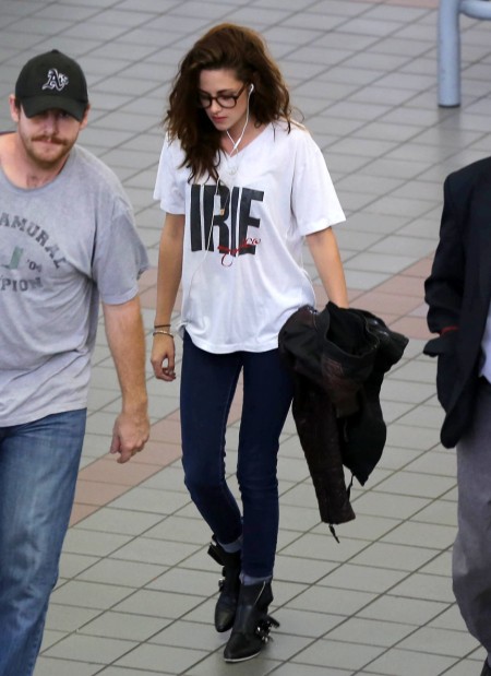 Kristen Stewart Wears Robert Pattinson's Shirt Again! What Is She Trying To Say? (Photos) 0906