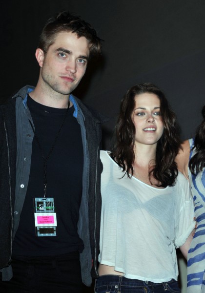 Witness Report: Robert Pattinson And Kristen Stewart Seen Driving Together 0920