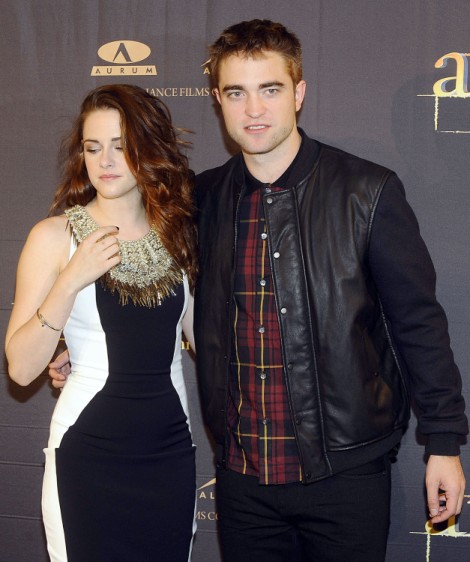 Kristen Stewart Who? Robert Pattinson Alone And Making The Rounds In NYC 1223