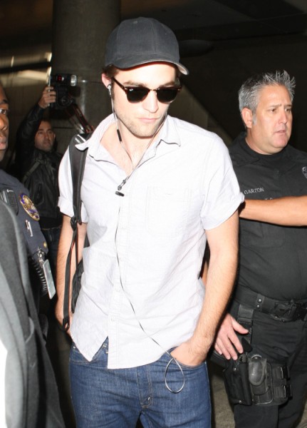 Robert Pattinson Avoids Kristen Stewart At LAX After Spending Time Apart (Photos) 1026