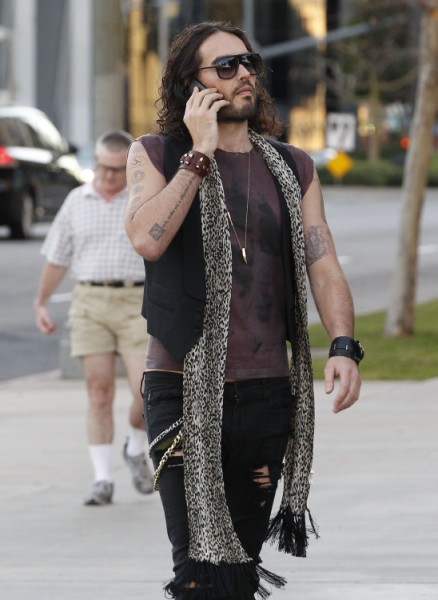 Demi Moore Moves On With Russell Brand, Finally A Decent Choice? 0129