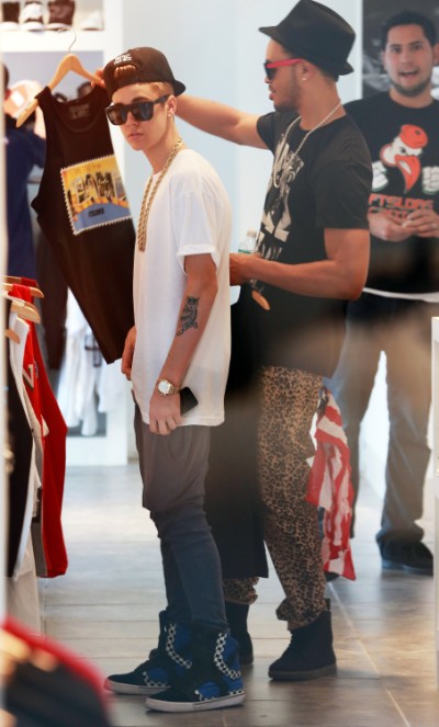 Justin Bieber Spits In Woman's Drink In Gym Like A Spoiled, Roidy Punk 0124