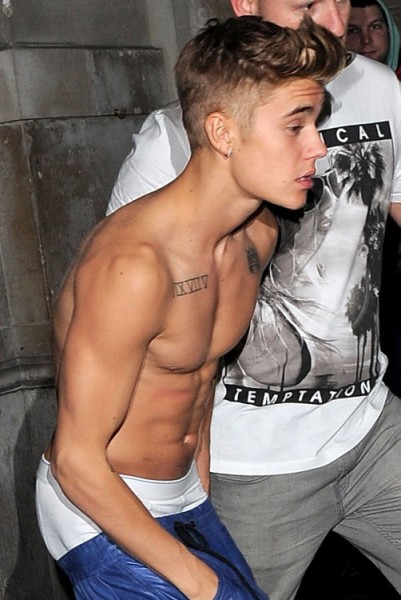 Justin Bieber Goes Shirtless In London In Response To Selena Gomez's Taunts? (Photos) 0301