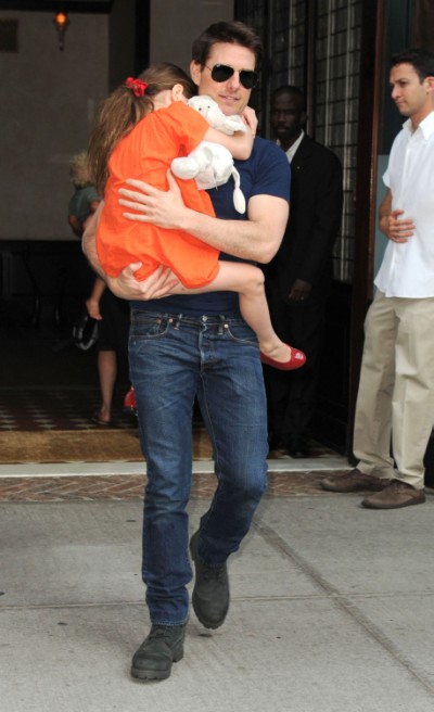 Tom Cruise Trying To Steal Suri Cruise Away Again While Katie Holmes Is At Her Lowest? 0131