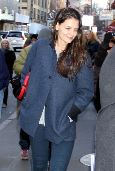 Katie Holmes Refusing To Date, Afraid All Men Controlling Like Tom Cruise 0204
