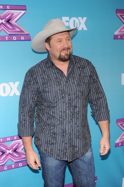 Tate Stevens and Little Big Town "Pontoon" On The X Factor 12/19/12 (Video)