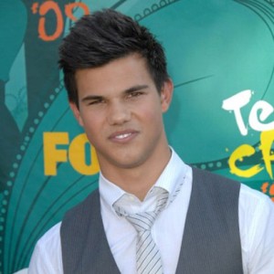 Taylor Lautner dating Lily Collins