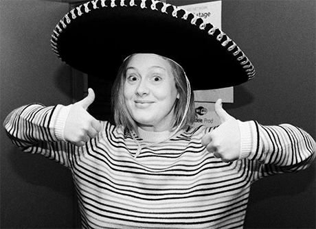 Adele Secretly Marries Simon Konecki: Adele Spotted With Gold Ring On Her Wedding Finger