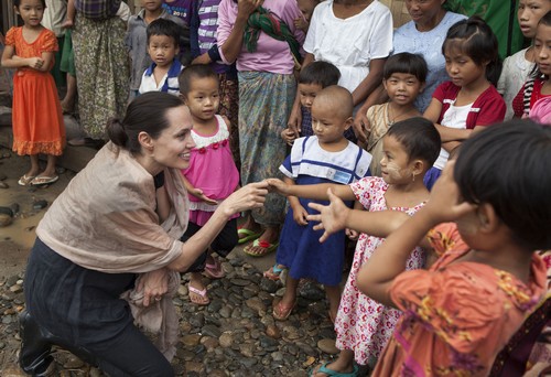 Angelina Jolie and Brad Pitt Adopting Syrian Refugee: Bringing Little Boy Home, Splitting Up 3 Brothers?