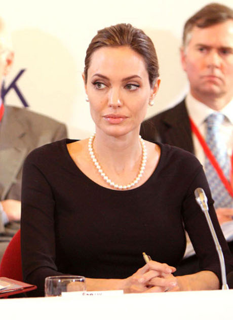 Angelina Jolie Wants Another Baby Before Removing Her Ovaries