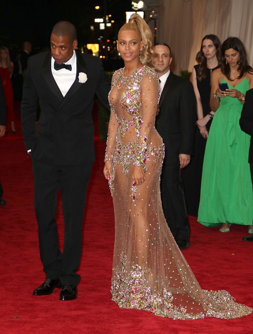 Beyonce Nearly Naked On Met Gala 2015 Red Carpet With Jay-Z: Begs For Attention One Year After Elevator Incident (PHOTO)
