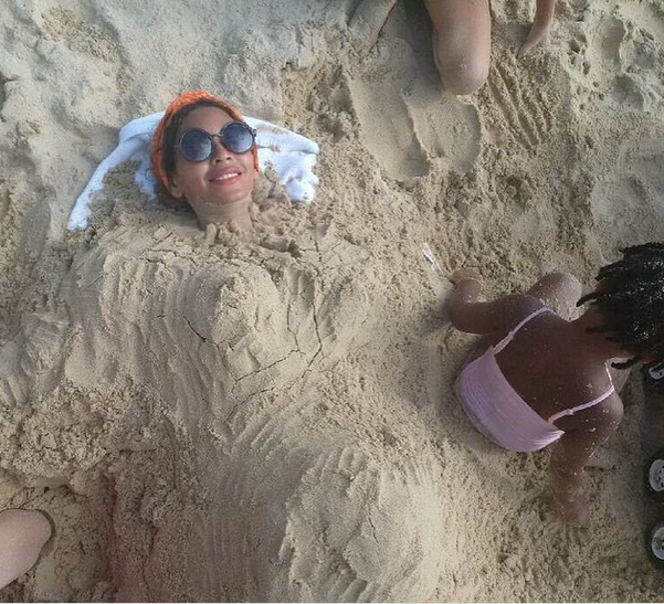 Beyonce Pregnant With Baby Number Two: Announces Instagram Baby Bump Pregnancy With Beach Photo