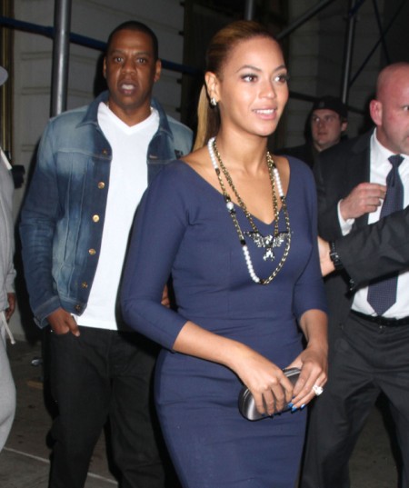Beyonce And Jay-Z Can't Control Their Love Or Limbs At Coldplay Concert (Video)0612