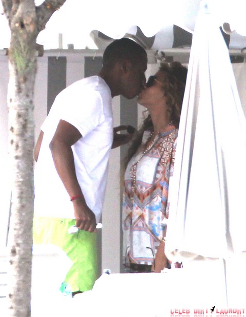 Beyonce Makes Love To Jay-Z While Listening To Her Own Music - Romantic Or Just Weird?
