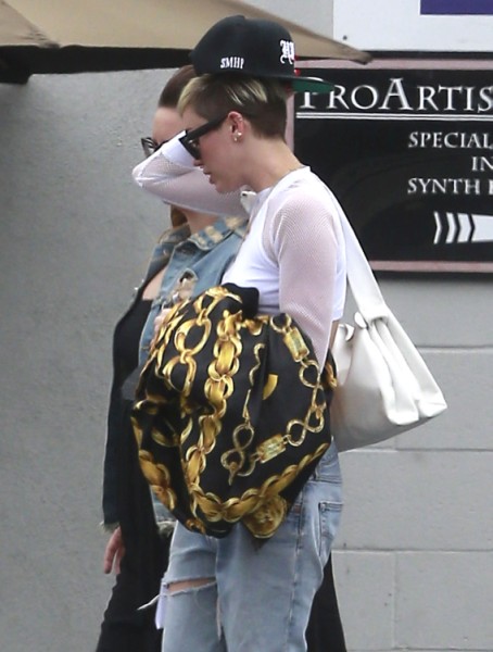 Miley Cyrus Accuses Dad, Billy Ray Cyrus, Of Cheating On Mom? 0625
