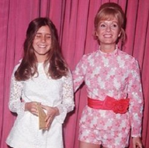 Carrie Fisher And Debbie Reynolds Memorial Details Revealed