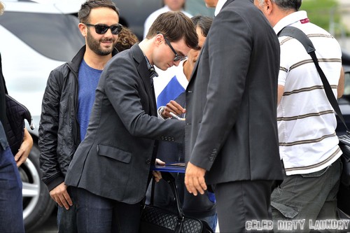 Daniel Radcliffe Trampled - Fans Stampede Over Harry Potter At Venice ...