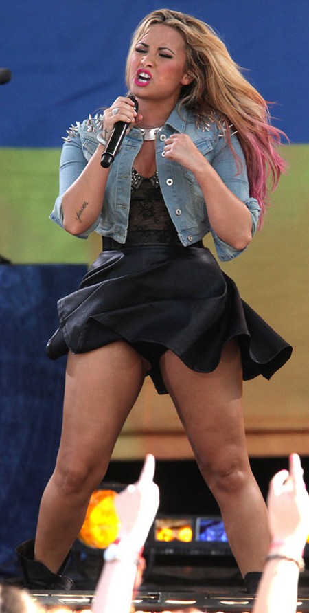 demi lovato upskirt moment.