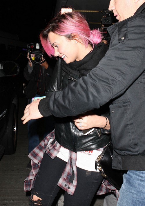 Demi Lovato and Wilmer Valderrama Engaged: Demi Shows Off Engagement Ring at LAX (PHOTOS)