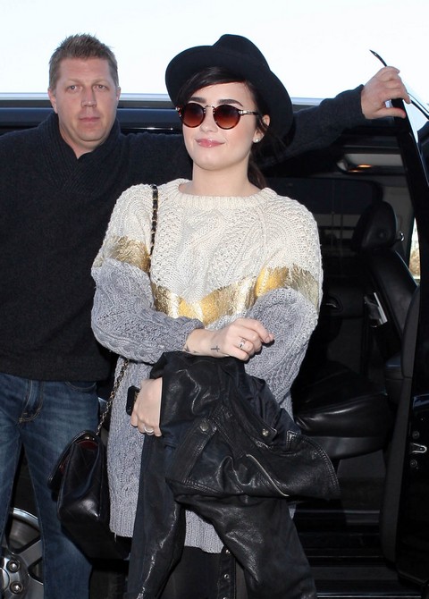 Demi Lovato Leaving The X Factor USA – Says Goodbye On Twitter (Video)