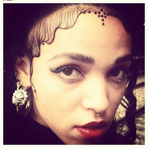 Robert Pattinson's Fiancee FKA Twigs Wants to Have RPatz's Children For Financial Security?