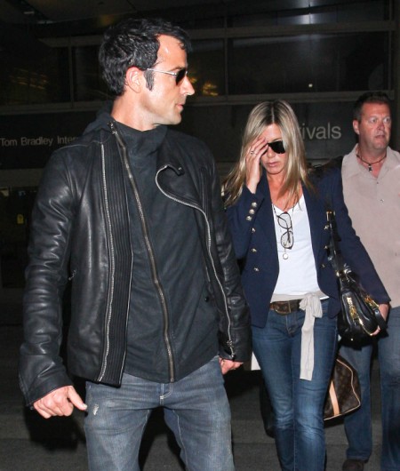 Jennifer Aniston Bans Justin Theroux From Guy's Weekend - Too Clingy Or Too In Love? 0810