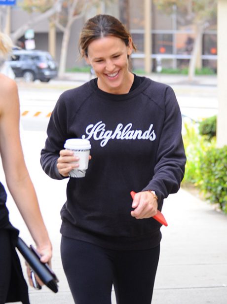 Jennifer Garner Grabs Coffe After A Workout