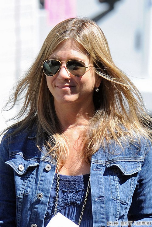 Jennifer Aniston Turns to IVF to Get Pregnant - Looking Bloated and Puffy (Video - Photos) Jennifer Aniston Turns to IVF to Get Pregnant - Looking Bloated and Puffy (Video - Photos)