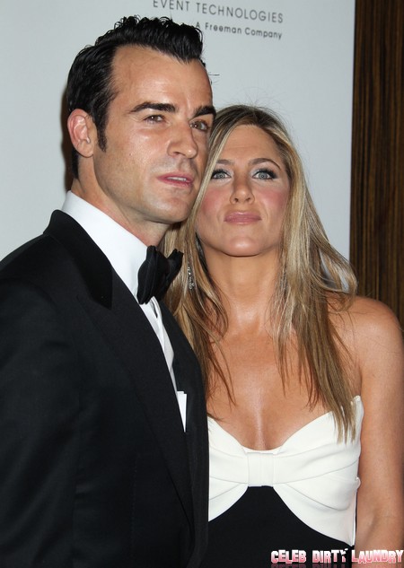 Jennifer Aniston Wedding Prenup Alert! Doesn’t Trust Justin Theroux With Her Fortune (Photos)