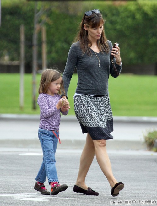 Ben Affleck and Jennifer Garner Fight Over Her Extravagant Spending Habits - Cuts Up Her Credit Cards! Ben Affleck and Jennifer Garner Fight Over Her Extravagant Spending Habits - Cuts Up Her Credit Cards!