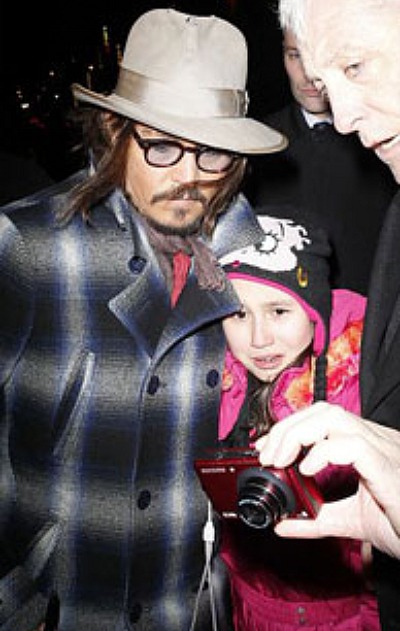 Johnny Depp Rescues Little Girl From Paparazzi