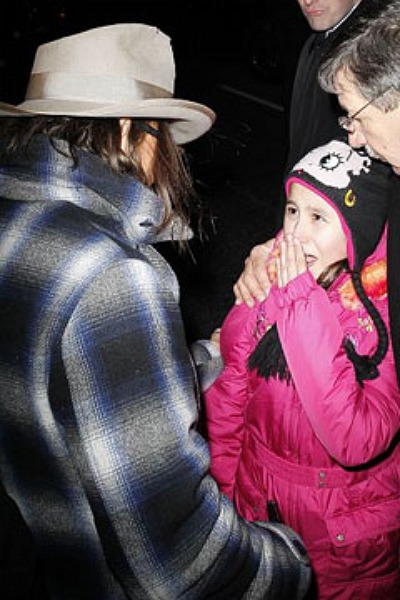 Johnny Depp Rescues Little Girl From Paparazzi