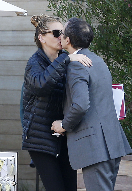 Julia Roberts Caught Kissing Mystery Man While On Romantic Malibu Date? (PHOTOS)