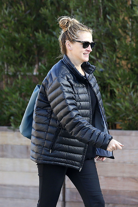 Julia Roberts Divorces Danny Moder Finally, Caught Kissing Mystery Man While On Romantic Malibu Date? (PHOTOS)