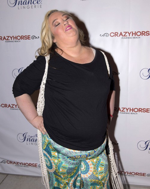 Mama June Makes An Appearence At The Crazy Horse Strip Club