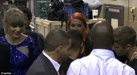 Justin Bieber And Taylor Swift Kissing