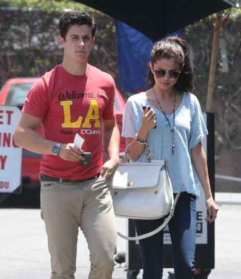 Selena Gomez Dating David Henrie, Moving On From Justin Bieber (PHOTOS) 0609